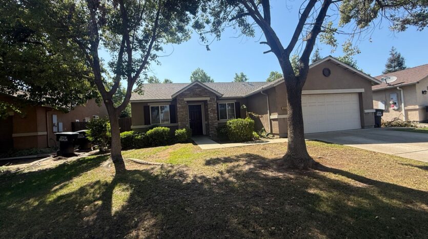 3331 N. Linda Vista St - Visalia - California - 3 bed, 2 bath rental property