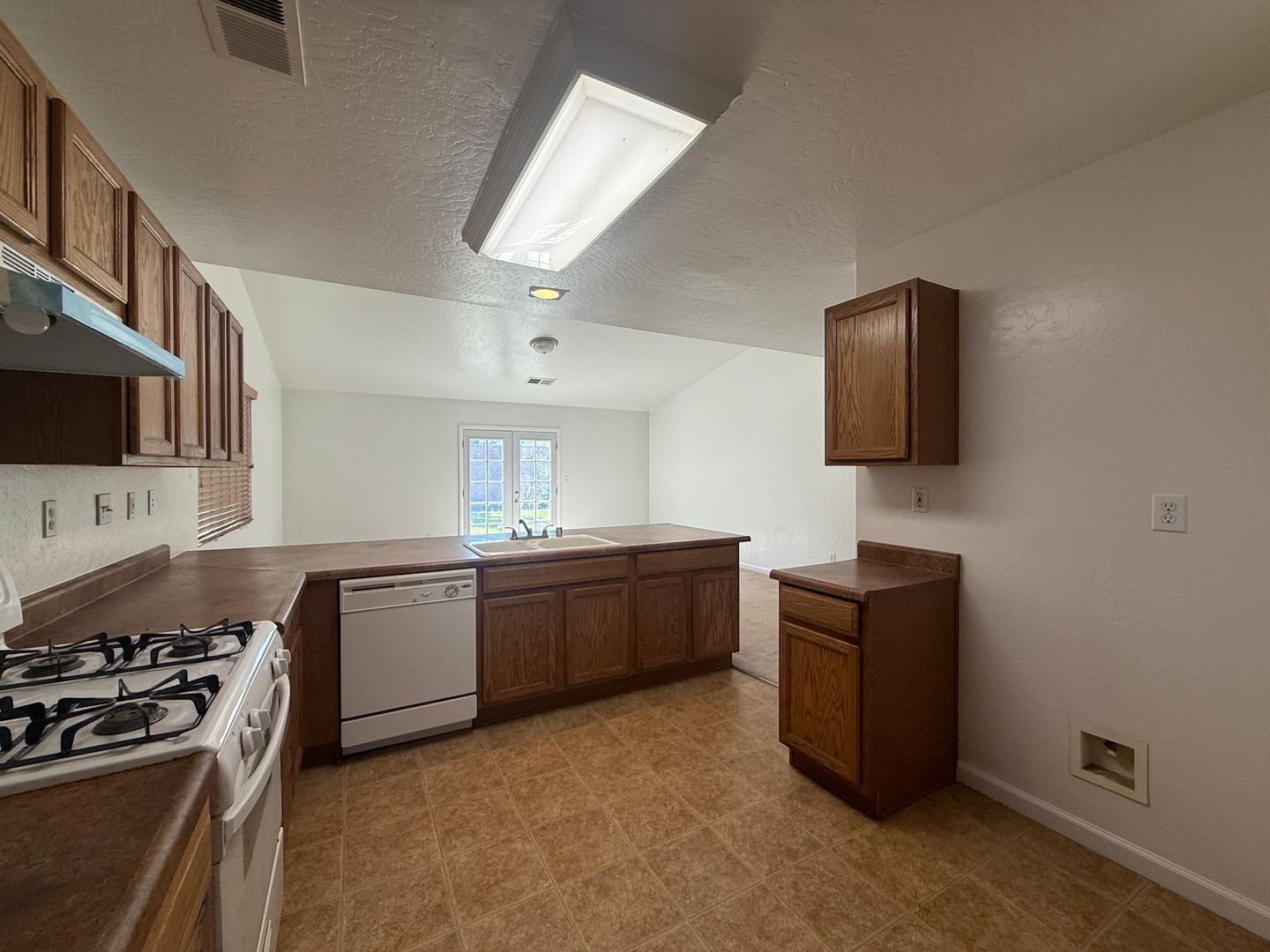 3331 N. Linda Vista St - Visalia - California - 3 bed, 2 bath rental property