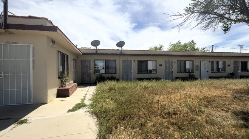 38717 6th St. East - Palmdale - California - 1 bath rental property