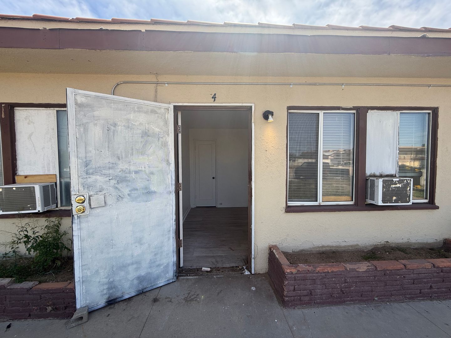 38717 6th St. East - Palmdale - California - 1 bath rental property