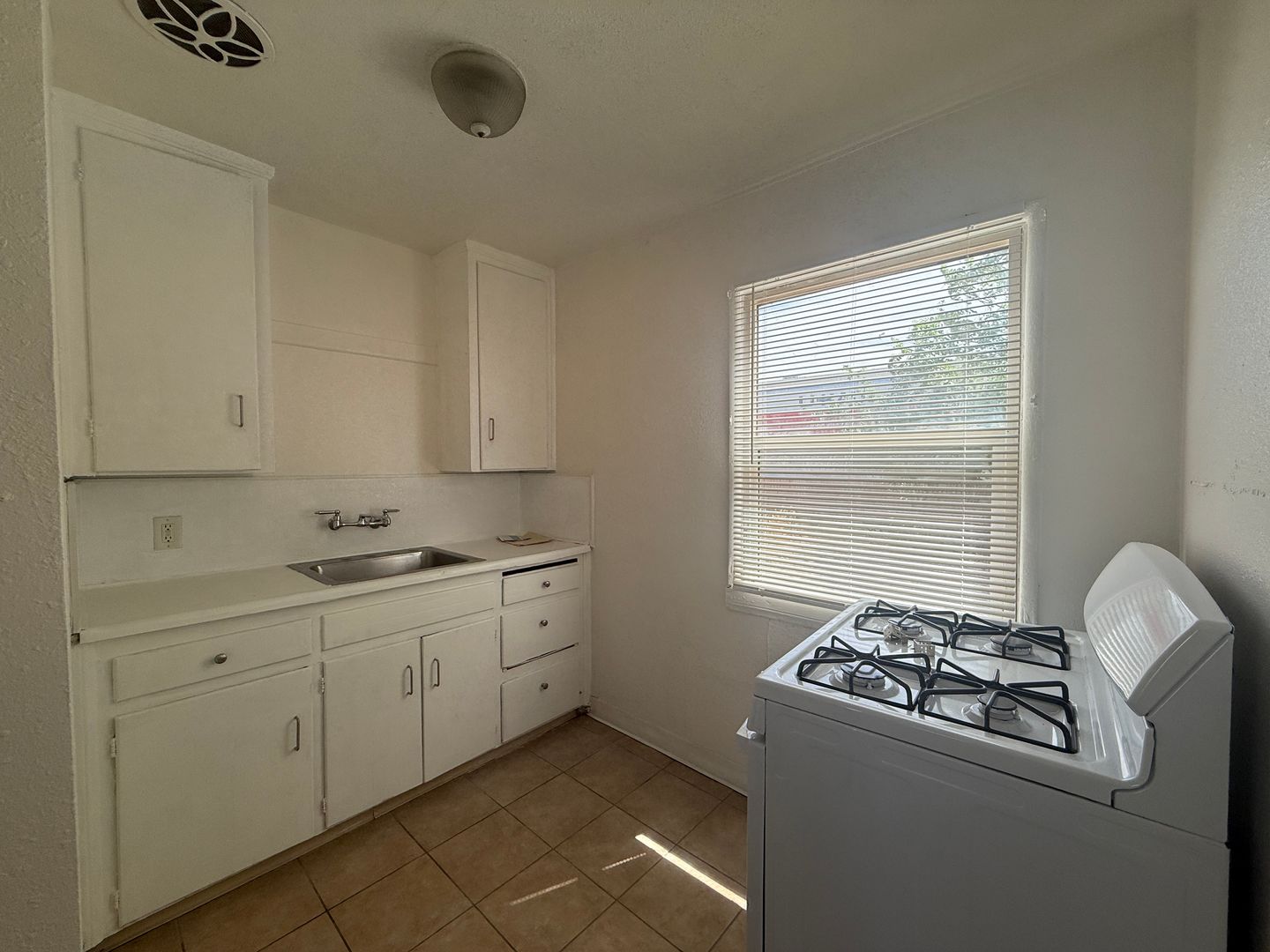 38717 6th St. East - Palmdale - California - 1 bath rental property