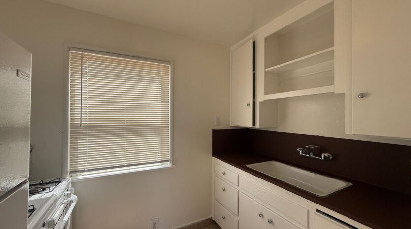 38717 6th St. East - Palmdale - California - 1 bath rental property