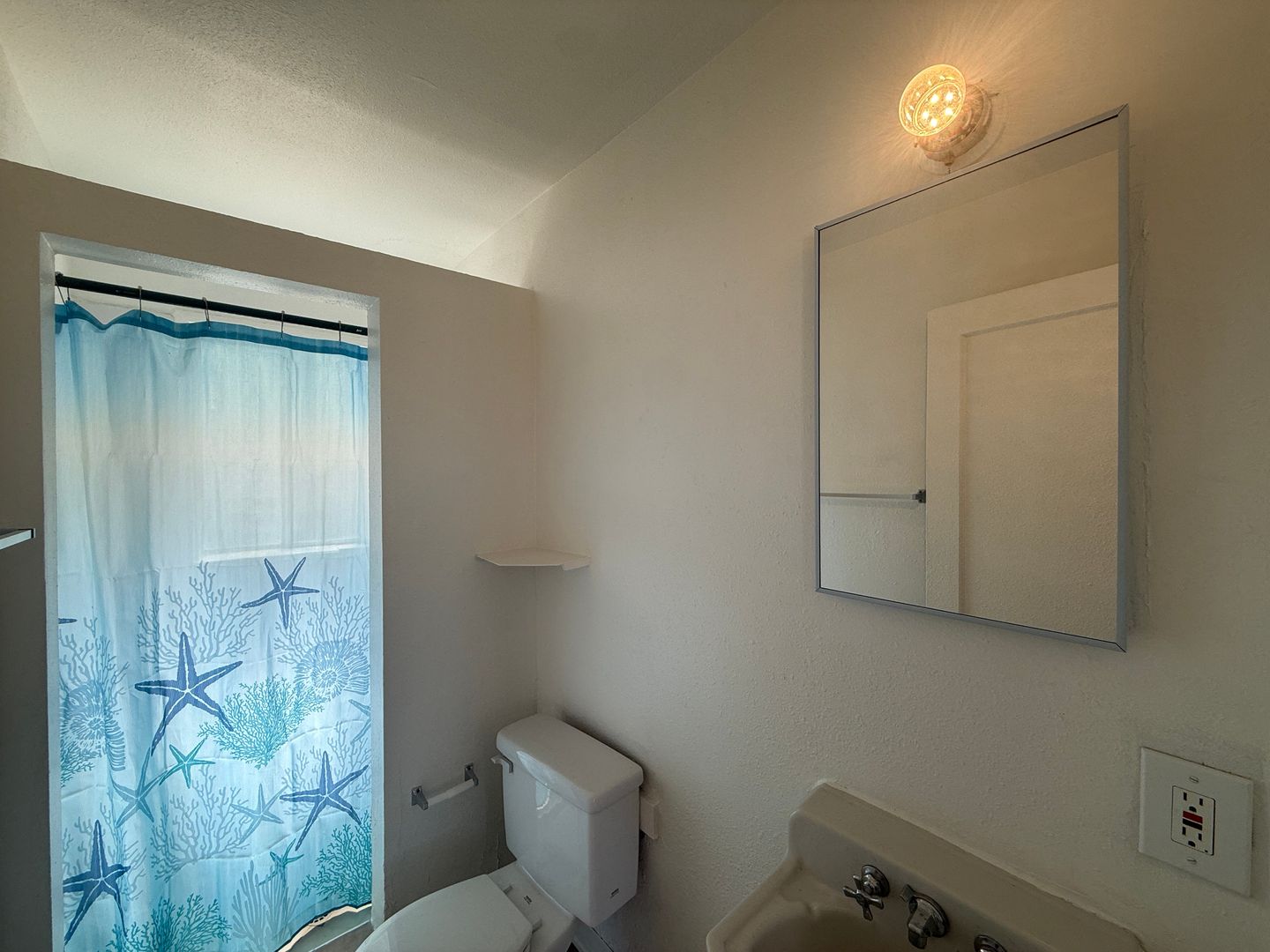 38717 6th St. East - Palmdale - California - 1 bath rental property