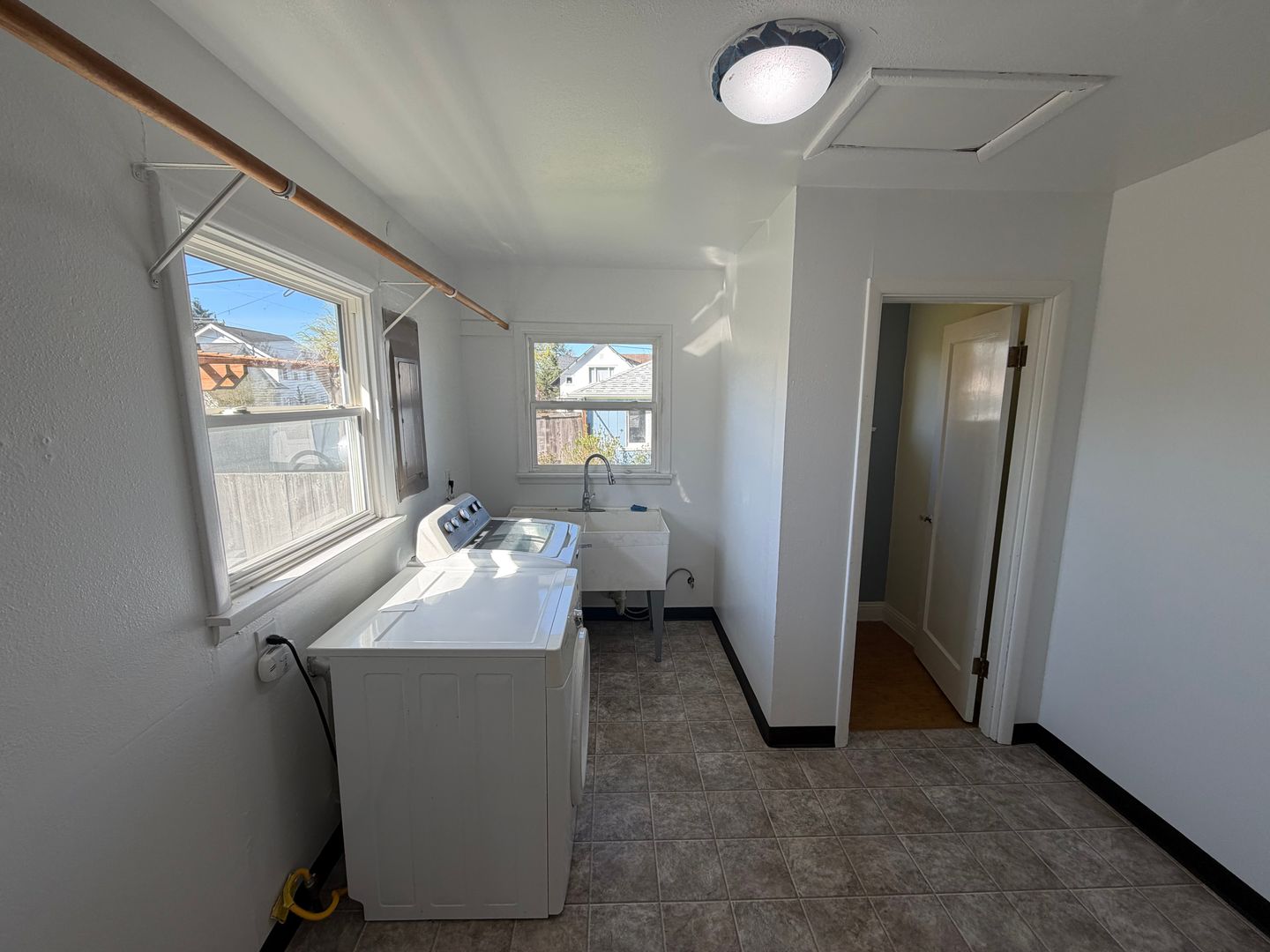 4102 N Verde St - Tacoma - Washington - 2 bed, 1.5 bath rental property