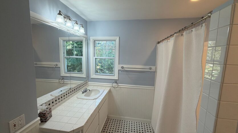 4102 N Verde St - Tacoma - Washington - 2 bed, 1.5 bath rental property