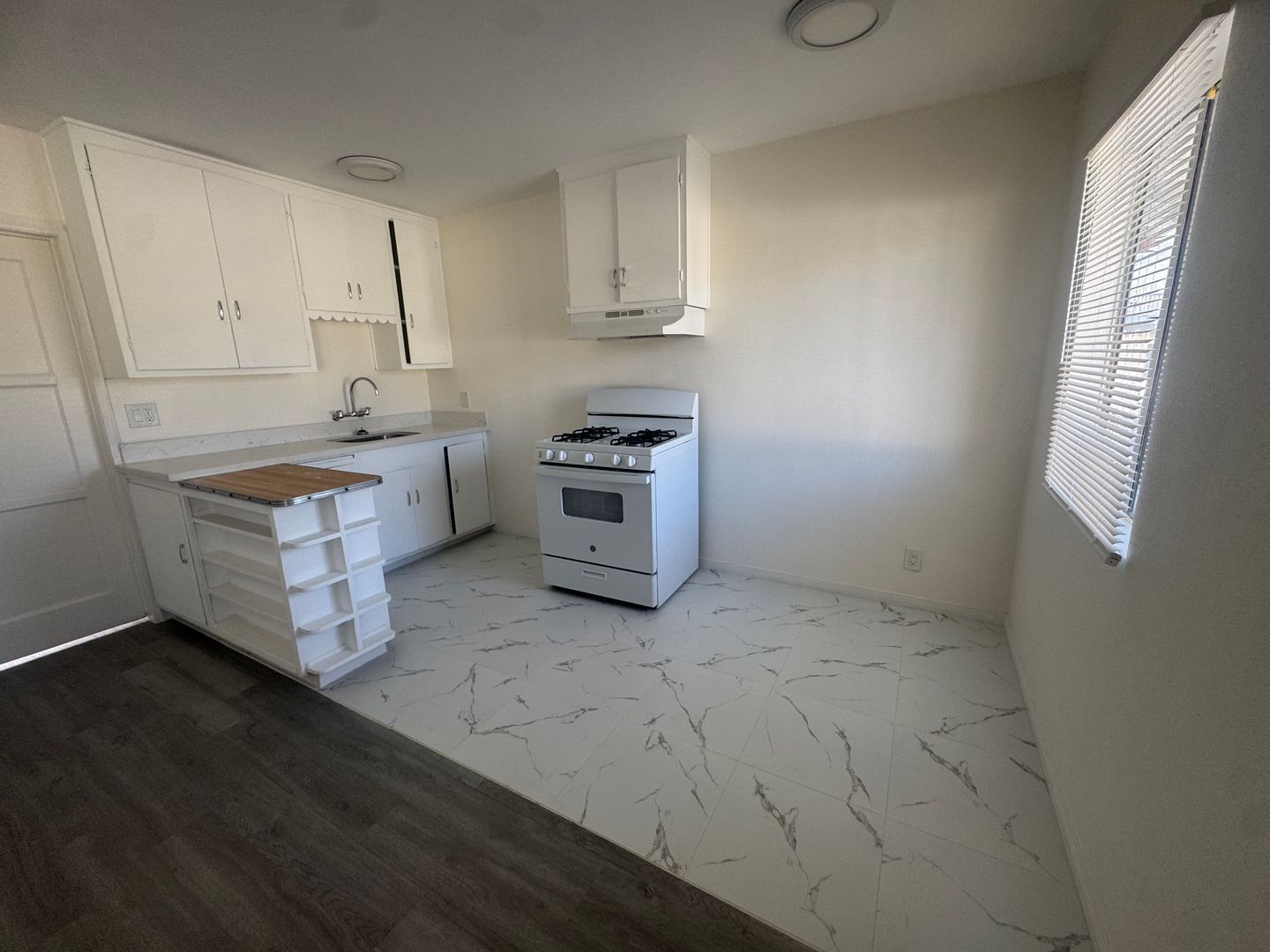 434 - 442 E Lincoln Street - Carson - California - 1 bed, 1 bath rental property
