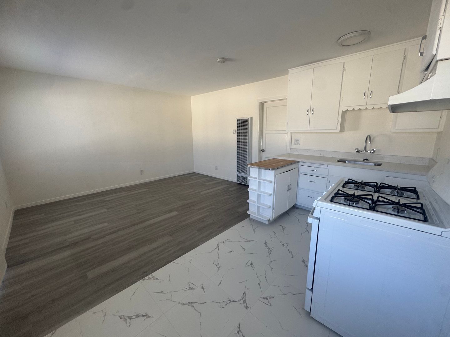 434 - 442 E Lincoln Street - Carson - California - 1 bed, 1 bath rental property