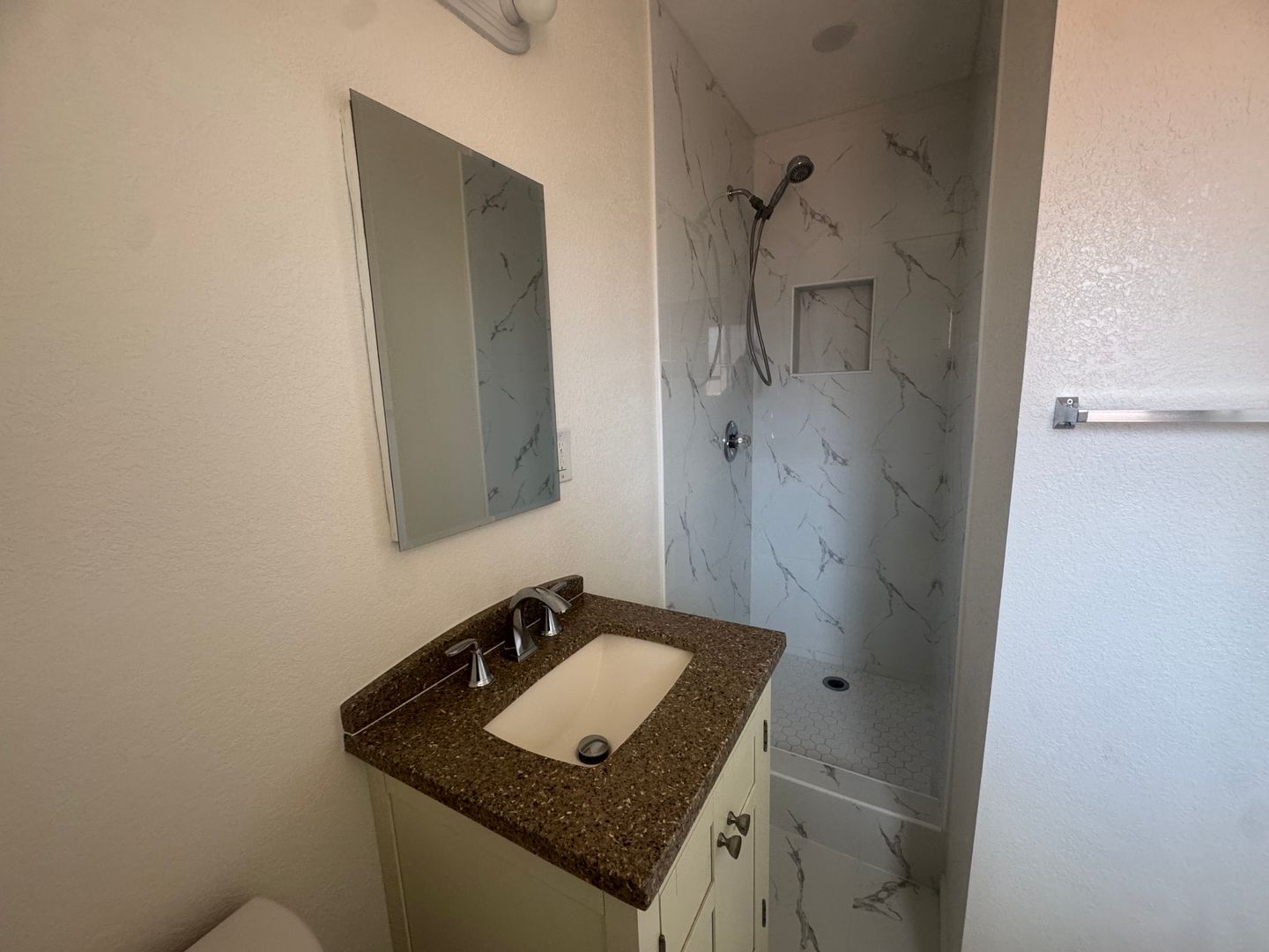 434 - 442 E Lincoln Street - Carson - California - 1 bed, 1 bath rental property