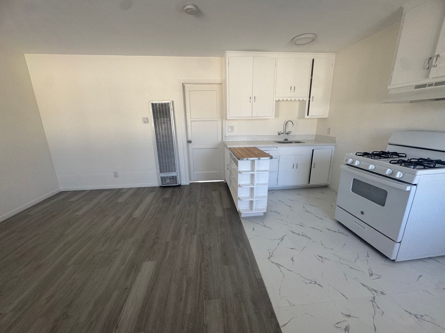 434 - 442 E Lincoln Street - Carson - California - 1 bed, 1 bath rental property