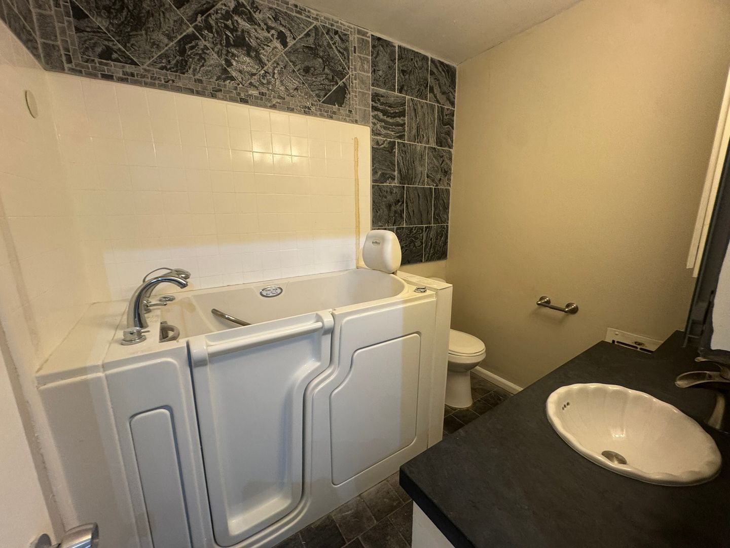 4730 W 118th Street - Hawthorne - California - 2 bed, 1 bath rental property