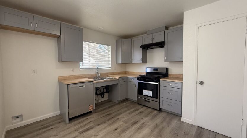 524 E. Ave Q12 - Unit 4 - Palmdale - California - 2 bed, 1 bath rental property