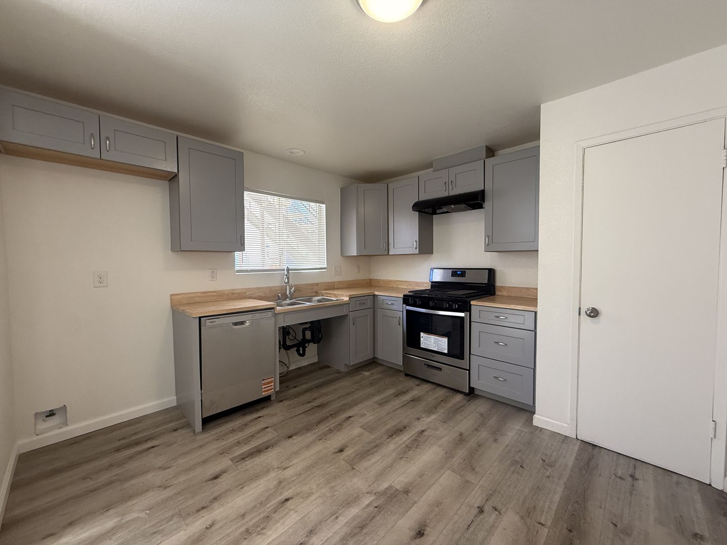 524 E. Ave Q12 - Unit 4 - Palmdale - California - 2 bed, 1 bath rental property