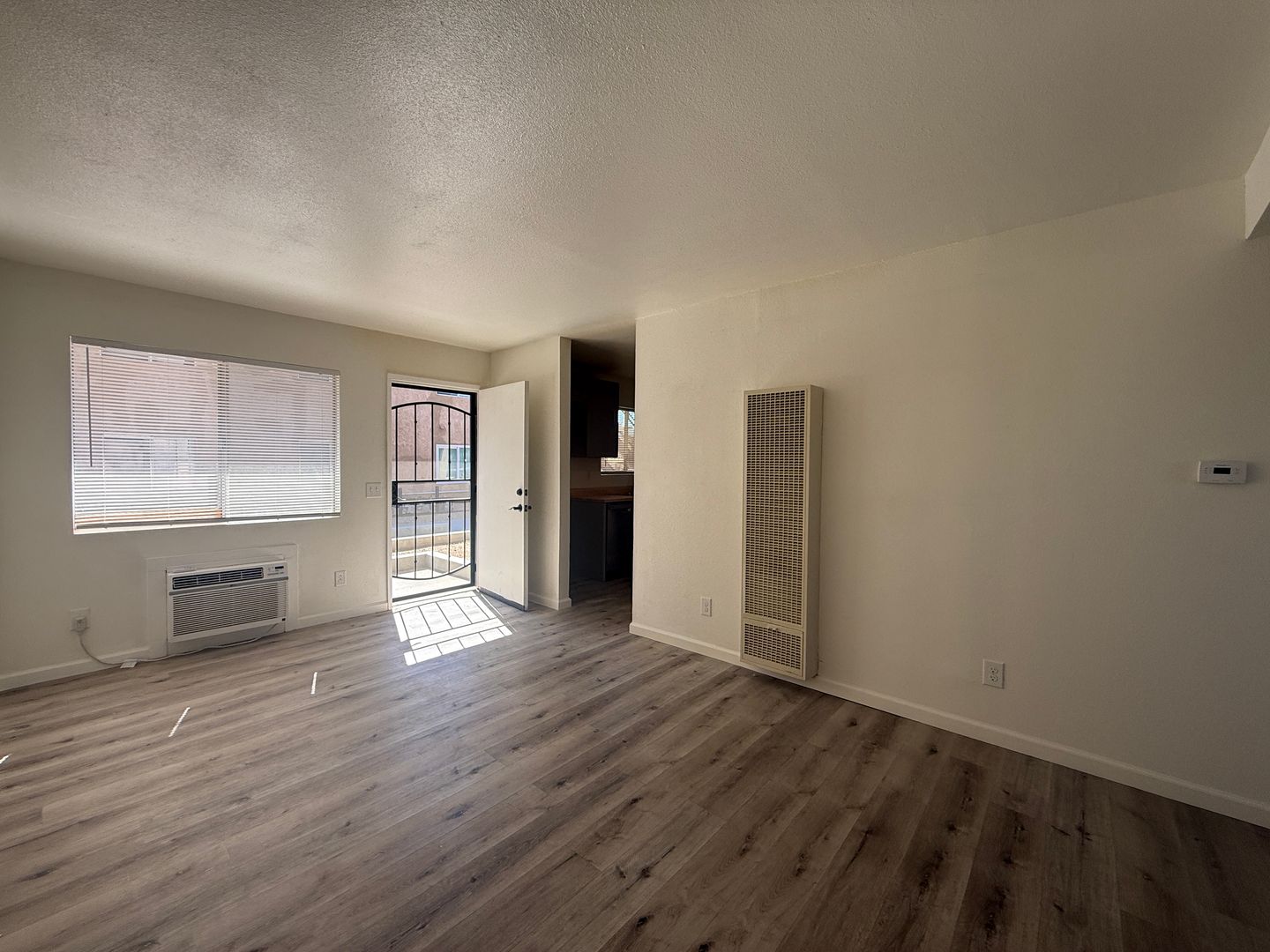 524 E. Ave Q12 - Unit 4 - Palmdale - California - 2 bed, 1 bath rental property