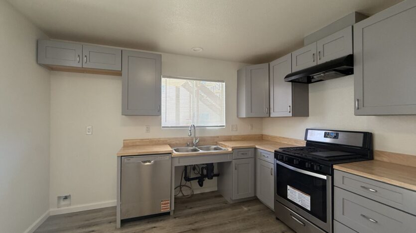 524 E. Ave Q12 - Unit 4 - Palmdale - California - 2 bed, 1 bath rental property