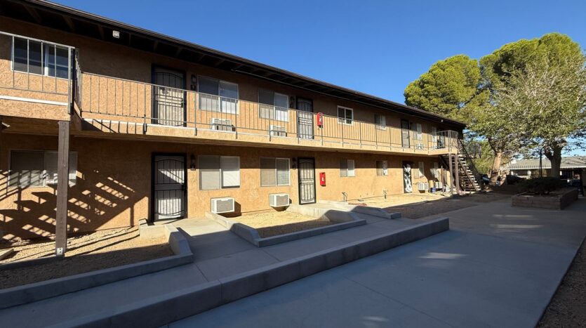 524 E. Ave Q12 - Unit 4 - Palmdale - California - 2 bed, 1 bath rental property