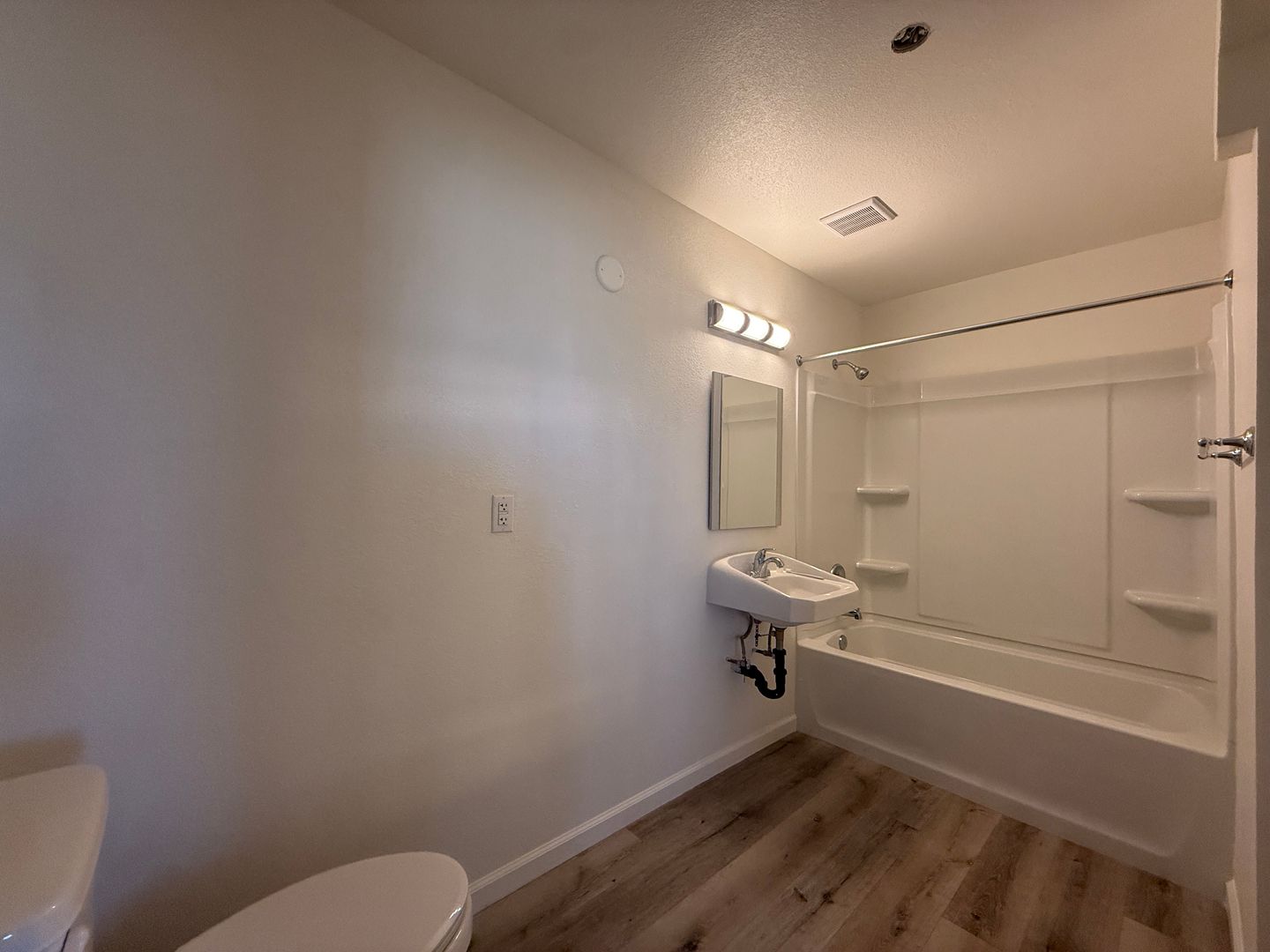 524 E. Ave Q12 - Unit 4 - Palmdale - California - 2 bed, 1 bath rental property