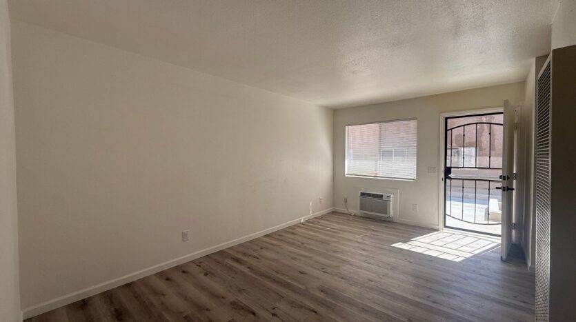 524 E. Ave Q12 - Unit 4 - Palmdale - California - 2 bed, 1 bath rental property