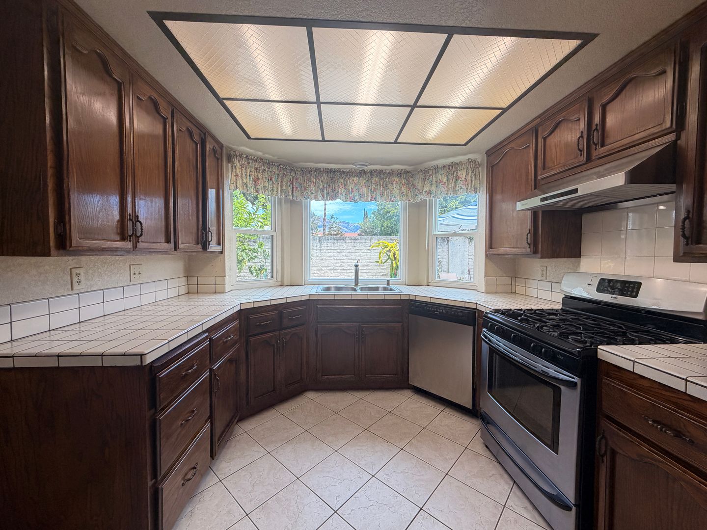 528 Folsom Circle - Milpitas - California - 4 bed, 2.5 bath rental property