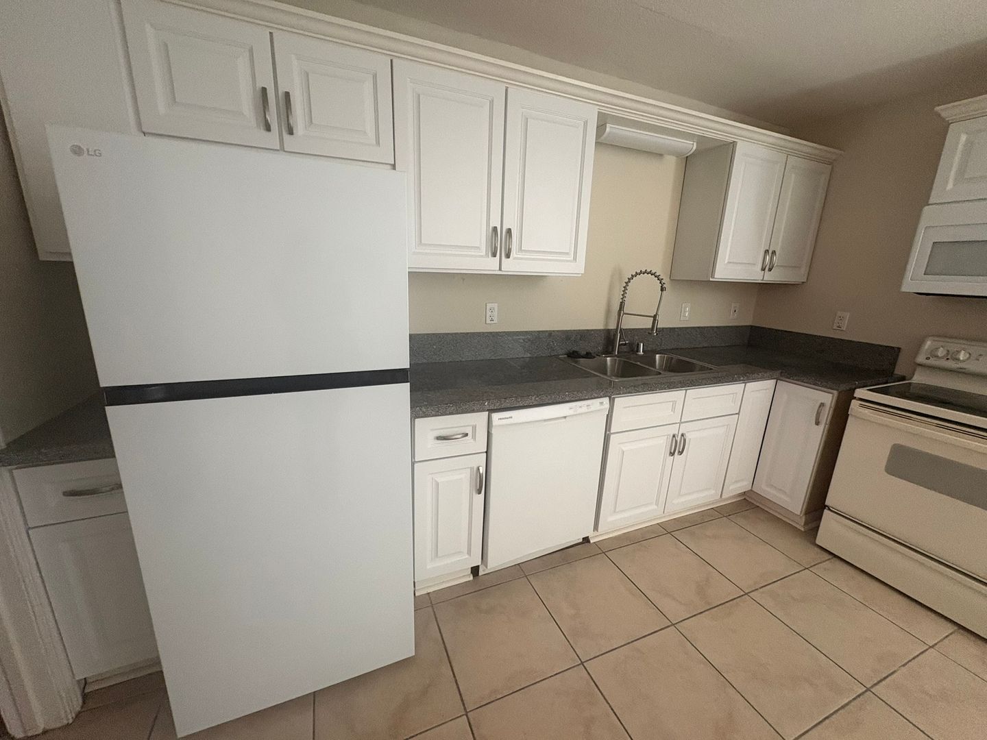 535 N Harbor Blvd  - West Sacramento - California - 1 bed, 1 bath rental property