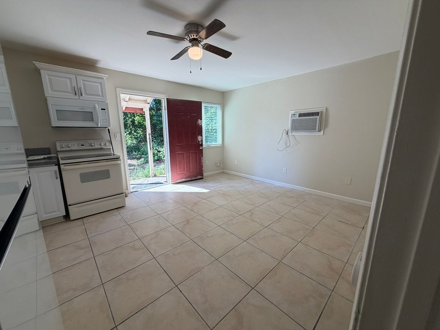 535 N Harbor Blvd  - West Sacramento - California - 1 bed, 1 bath rental property