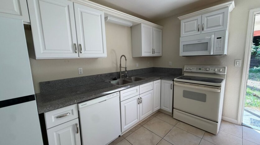 535 N Harbor Blvd  - West Sacramento - California - 1 bed, 1 bath rental property