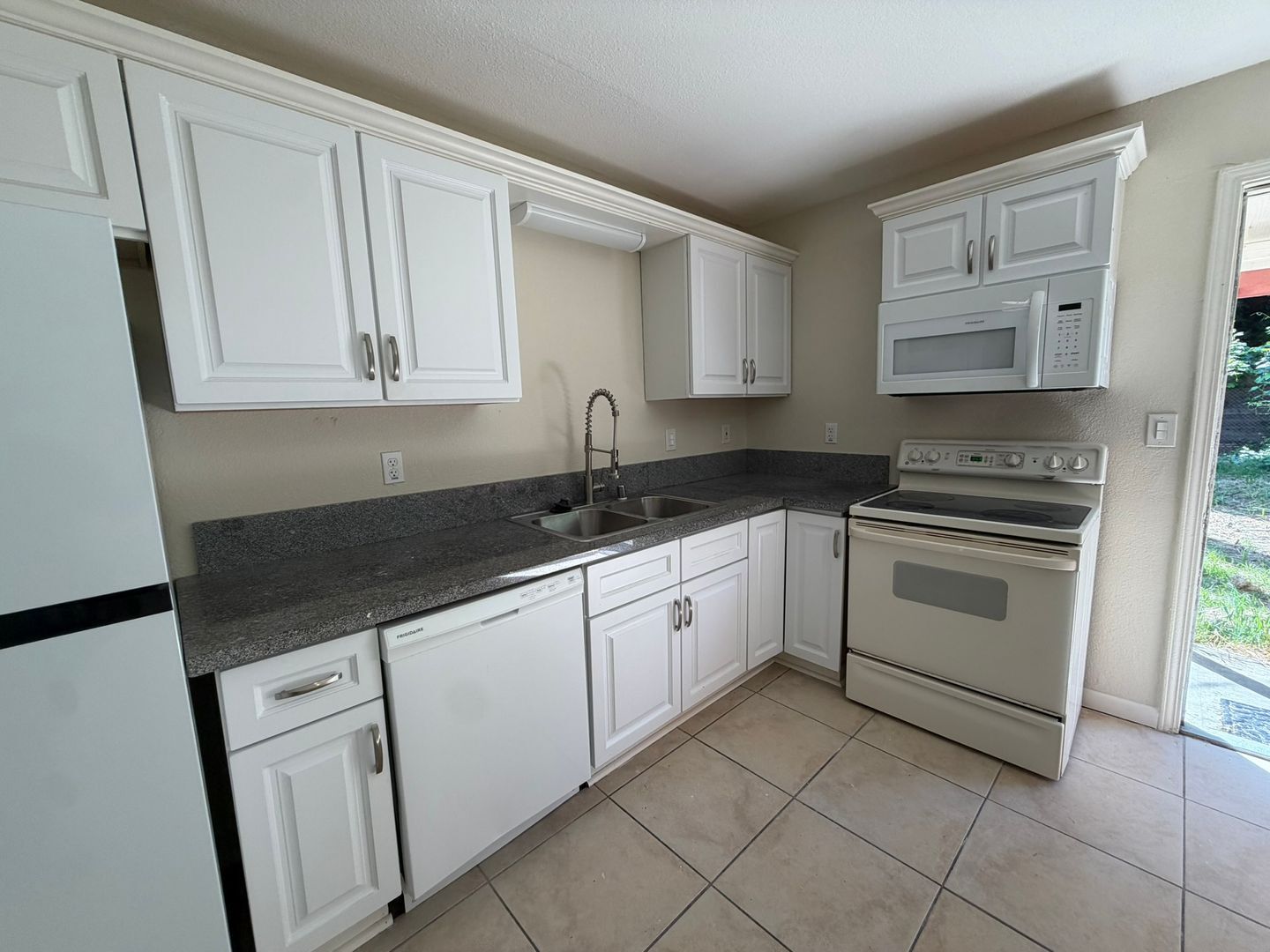 535 N Harbor Blvd  - West Sacramento - California - 1 bed, 1 bath rental property