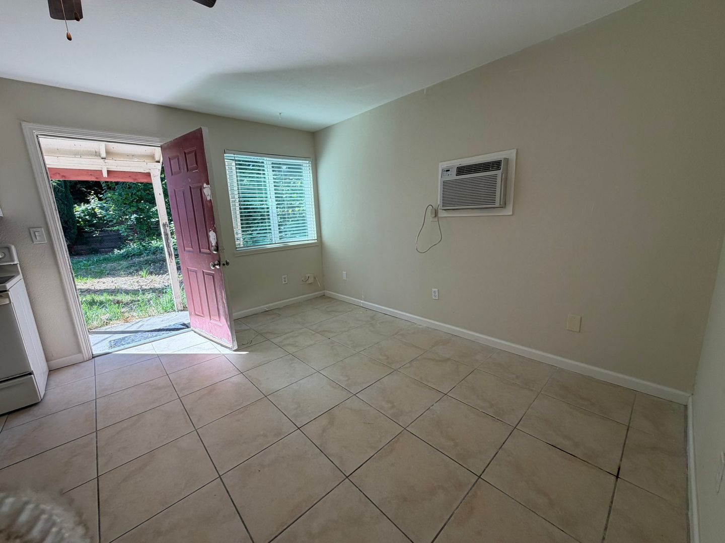 535 N Harbor Blvd  - West Sacramento - California - 1 bed, 1 bath rental property