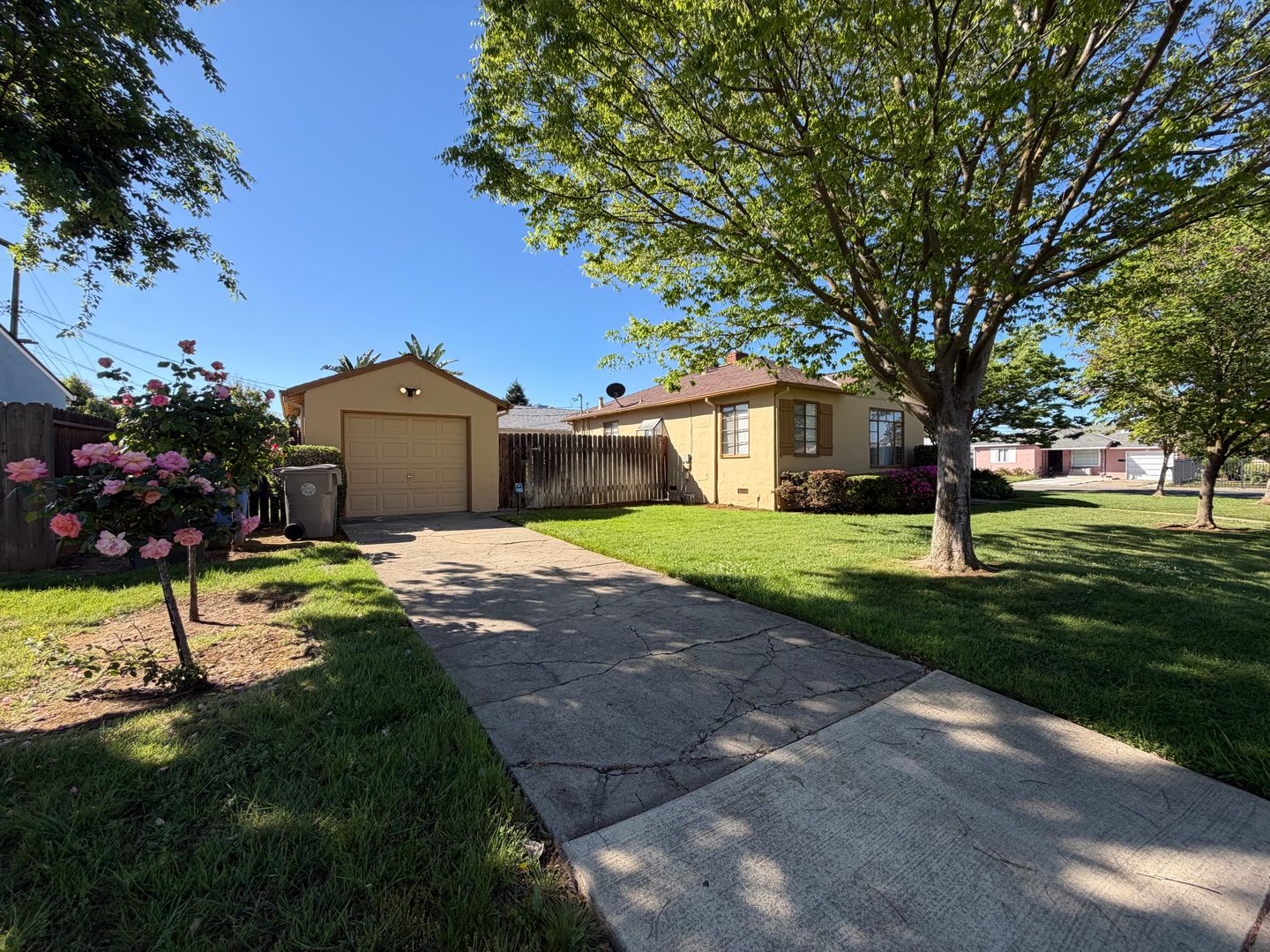 5500 38th ave  - Sacramento - California - 3 bed, 1 bath rental property