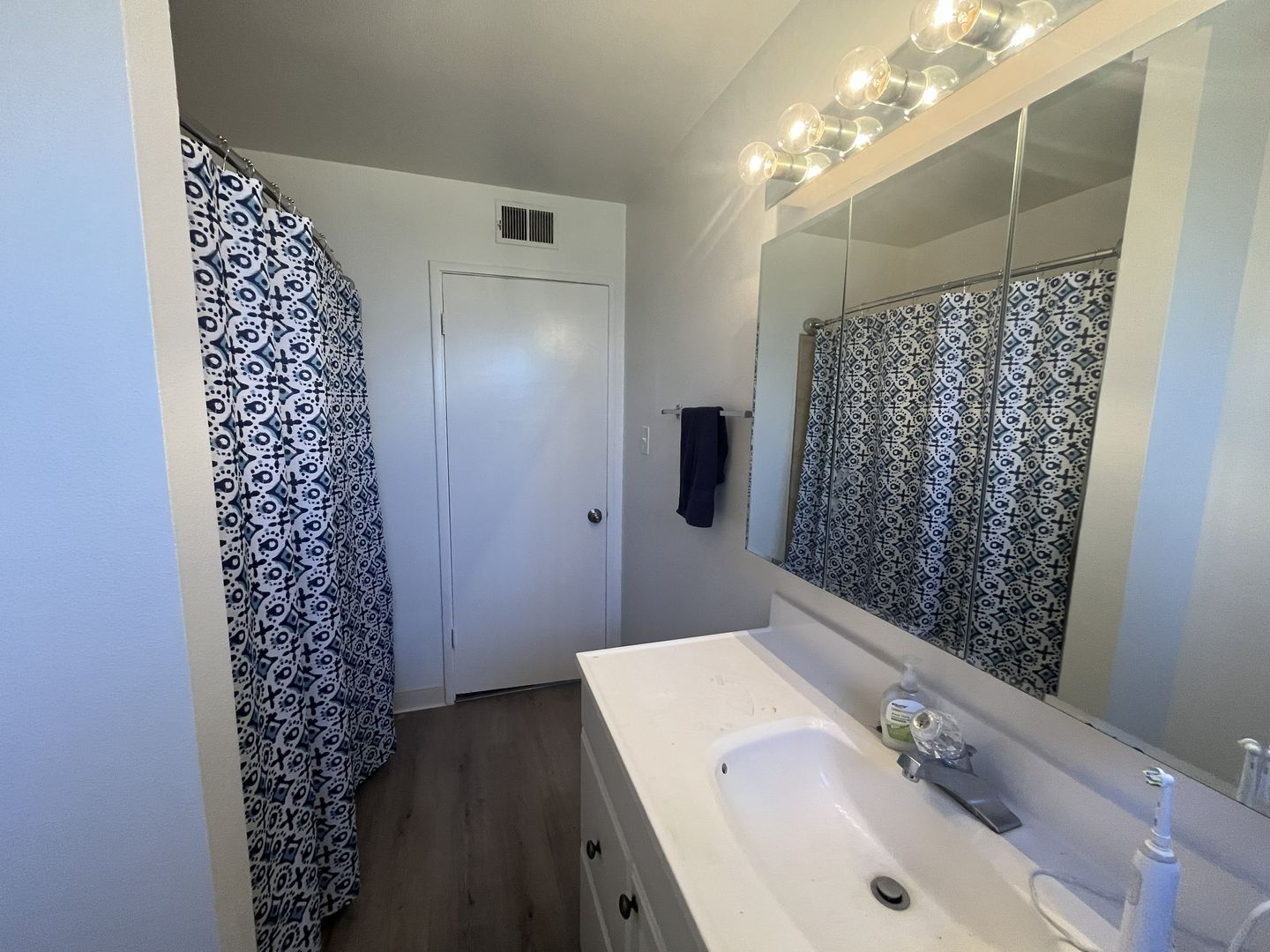 6049 Cherrelyn Way - Carmichael - California - 3 bed, 2 bath rental property