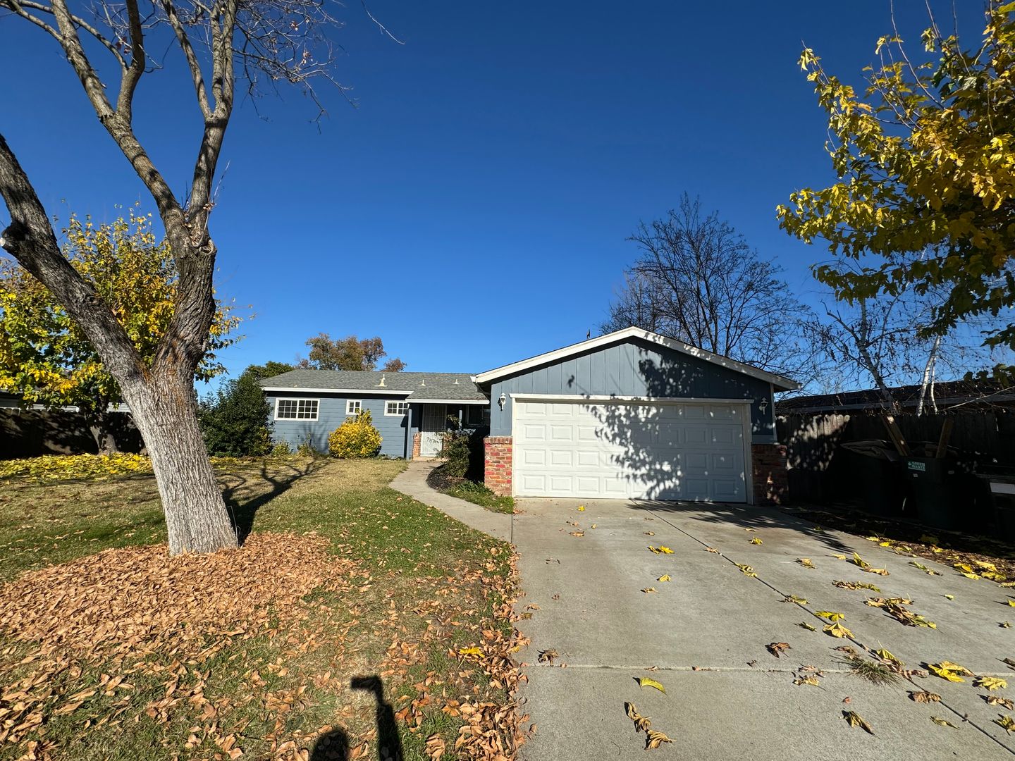 6049 Cherrelyn Way - Carmichael - California - 3 bed, 2 bath rental property