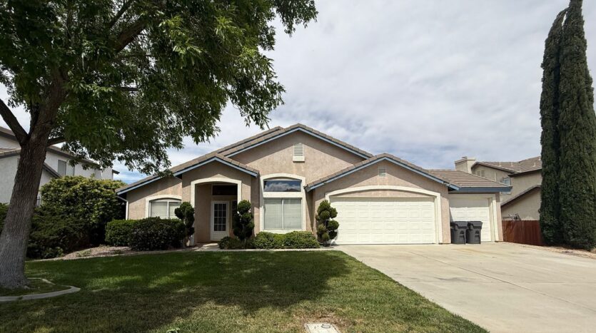 6757 W. Ave L10 - Lancaster - California - 3 bed, 2 bath rental property