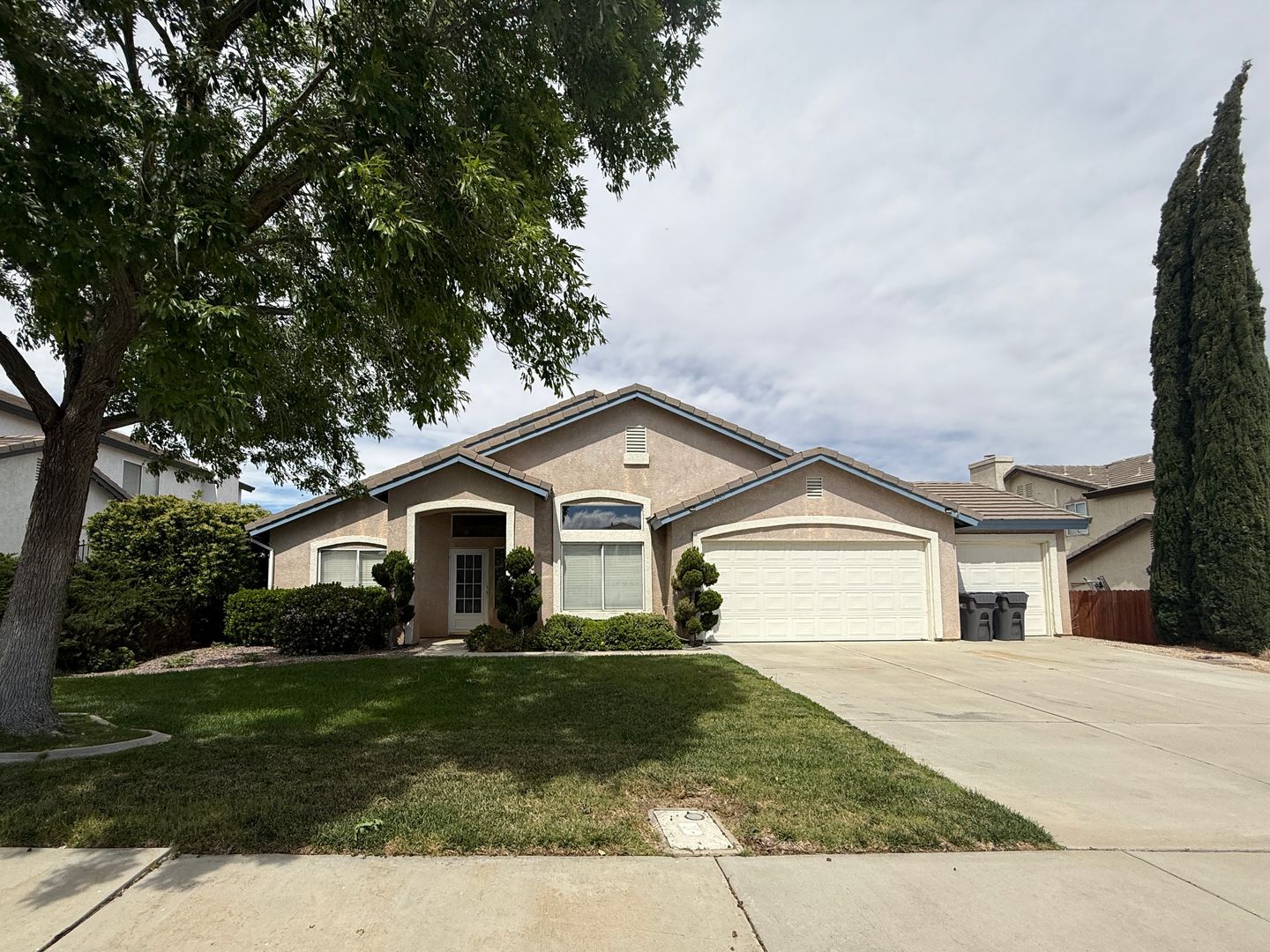 6757 W. Ave L10 - Lancaster - California - 3 bed, 2 bath rental property