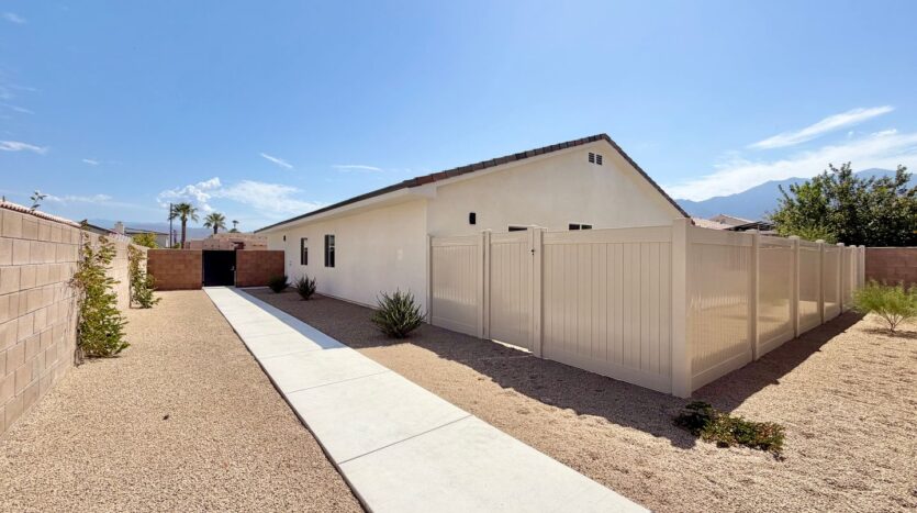 68160 - 68162 Modalo Rd - Cathedral City - California - 4 bed, 3 bath rental property