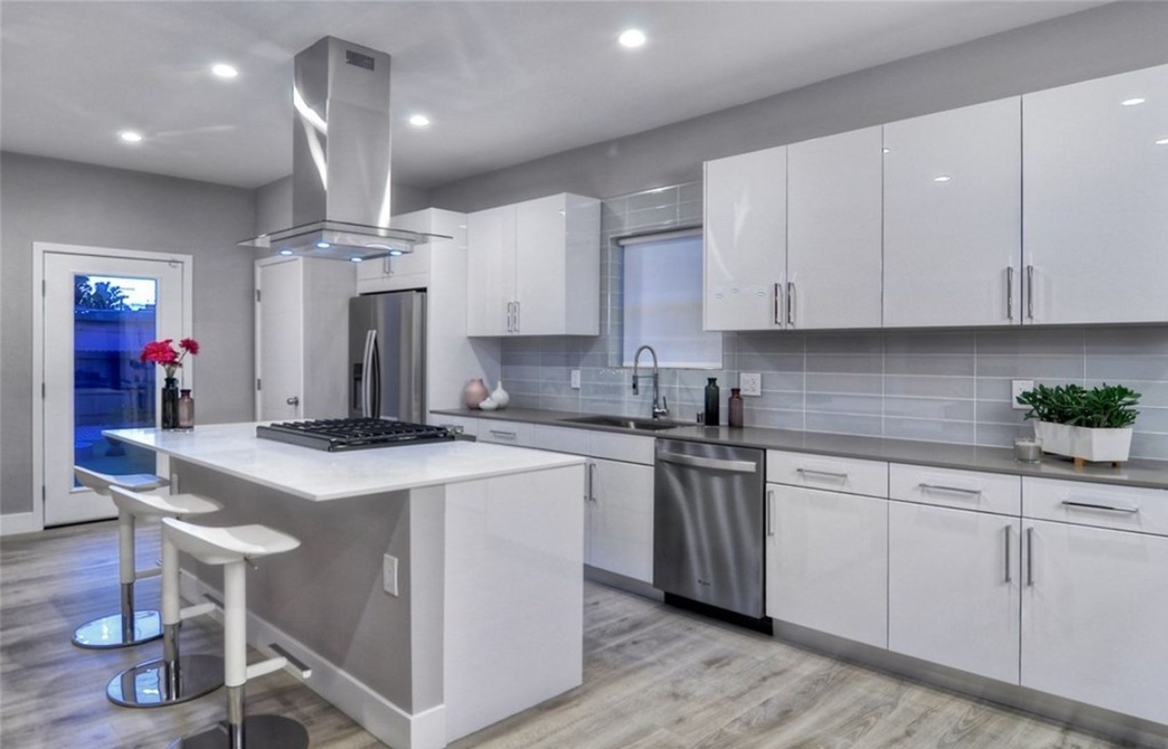 7007 Arlington Ave - Los Angeles - California - 3 bed, 2 bath rental property