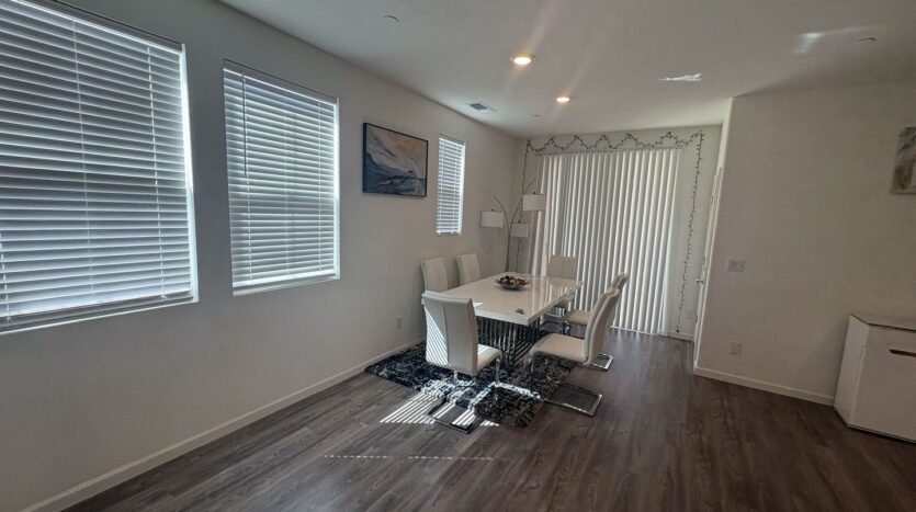 8213 Ocho Way - Elk Grove - California - 3 bed, 2.5 bath rental property