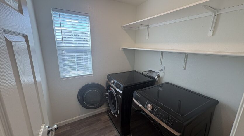 8213 Ocho Way - Elk Grove - California - 3 bed, 2.5 bath rental property