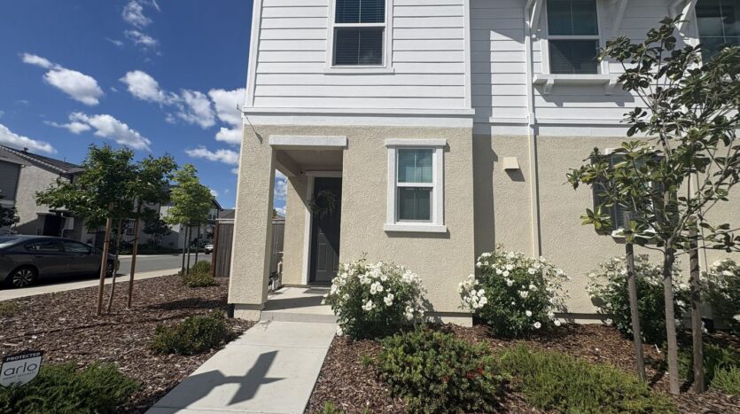 8213 Ocho Way - Elk Grove - California - 3 bed, 2.5 bath rental property