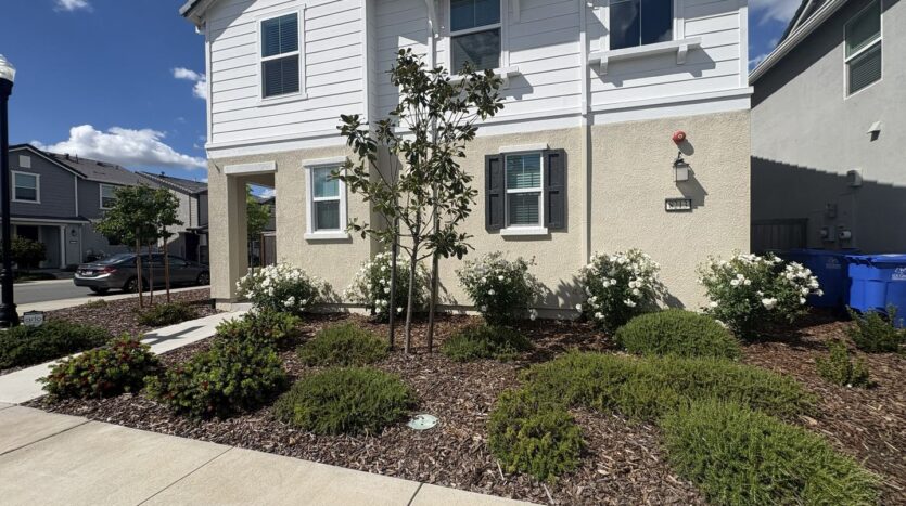 8213 Ocho Way - Elk Grove - California - 3 bed, 2.5 bath rental property