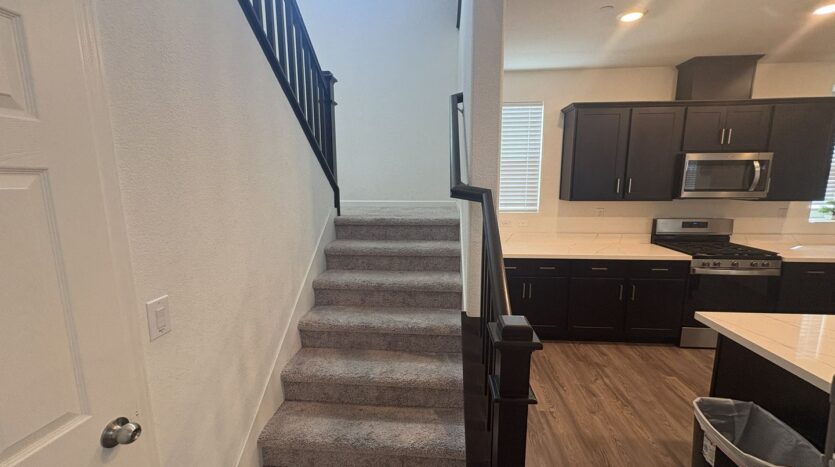 8213 Ocho Way - Elk Grove - California - 3 bed, 2.5 bath rental property