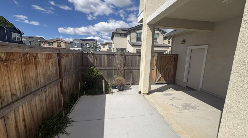 8213 Ocho Way - Elk Grove - California - 3 bed, 2.5 bath rental property