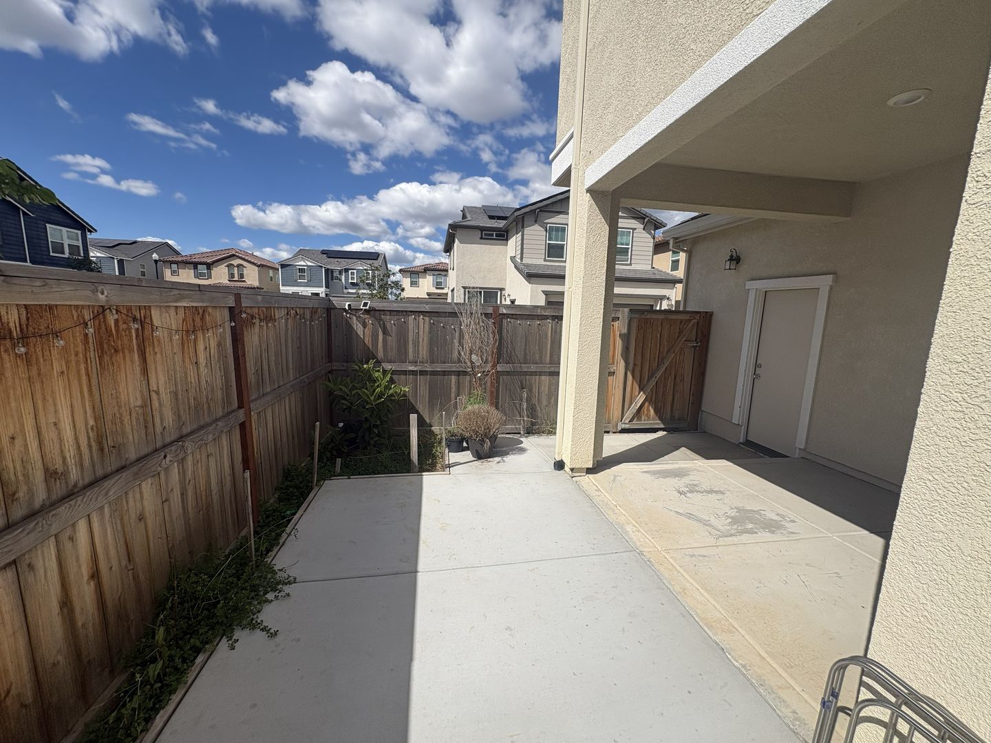 8213 Ocho Way - Elk Grove - California - 3 bed, 2.5 bath rental property