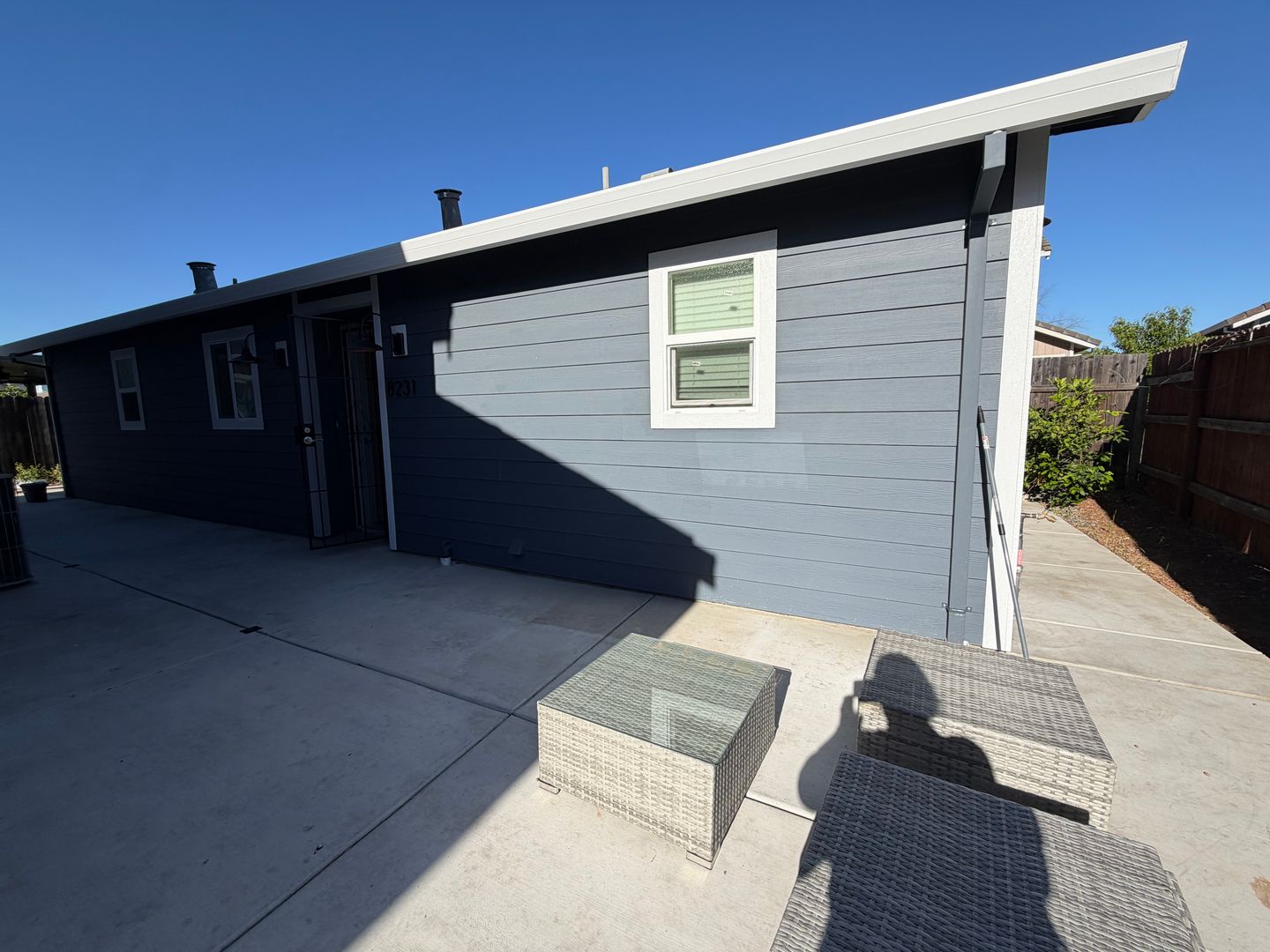 8231 Hardester Dr - Sacramento - California - 2 bed, 2 bath rental property