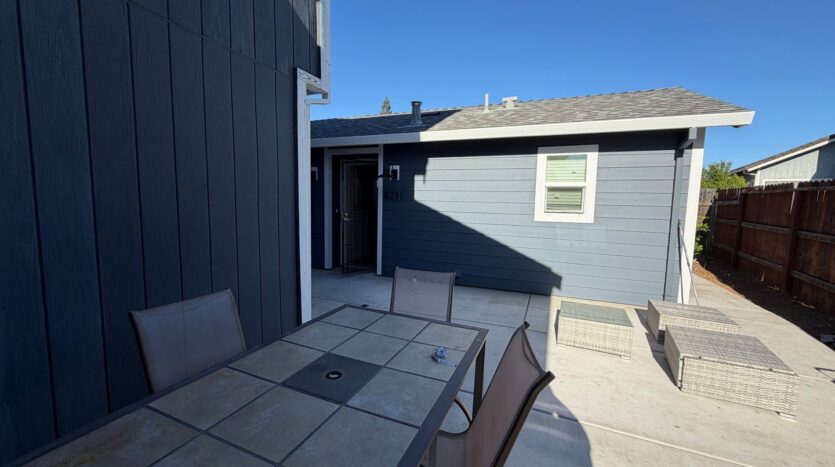 8231 Hardester Dr - Sacramento - California - 2 bed, 2 bath rental property