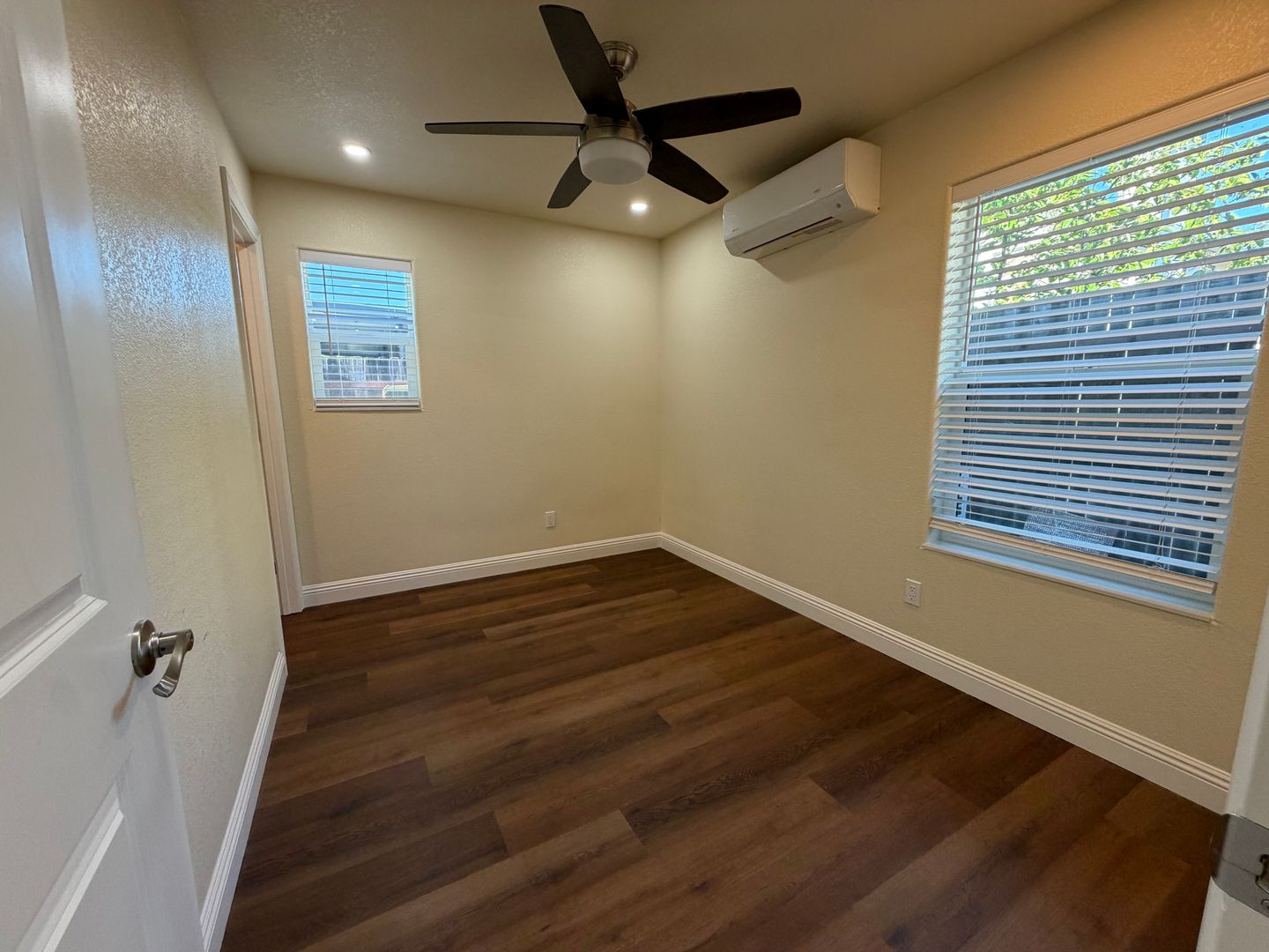 8231 Hardester Dr - Sacramento - California - 2 bed, 2 bath rental property