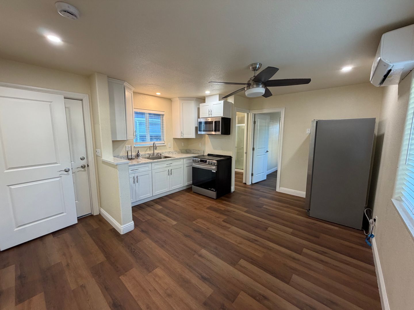 8231 Hardester Dr - Sacramento - California - 2 bed, 2 bath rental property