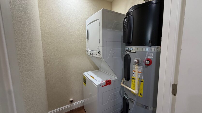 8231 Hardester Dr - Sacramento - California - 2 bed, 2 bath rental property