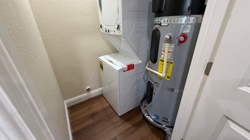 8231 Hardester Dr - Sacramento - California - 2 bed, 2 bath rental property