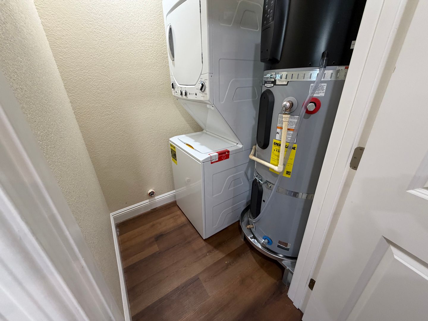 8231 Hardester Dr - Sacramento - California - 2 bed, 2 bath rental property