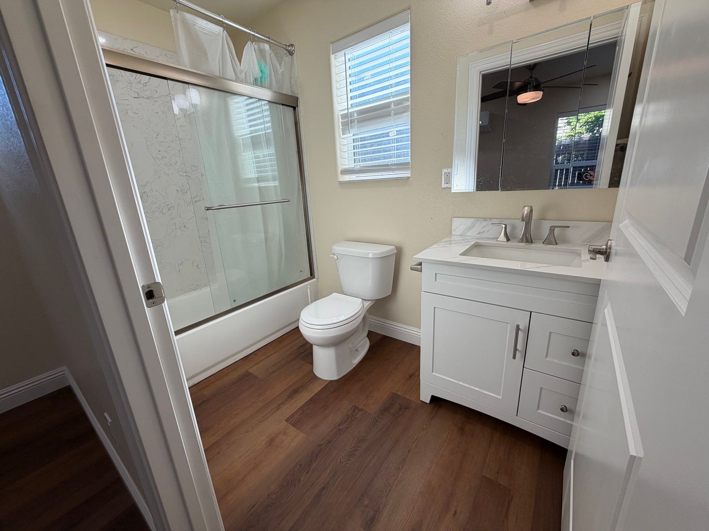 8231 Hardester Dr - Sacramento - California - 2 bed, 2 bath rental property