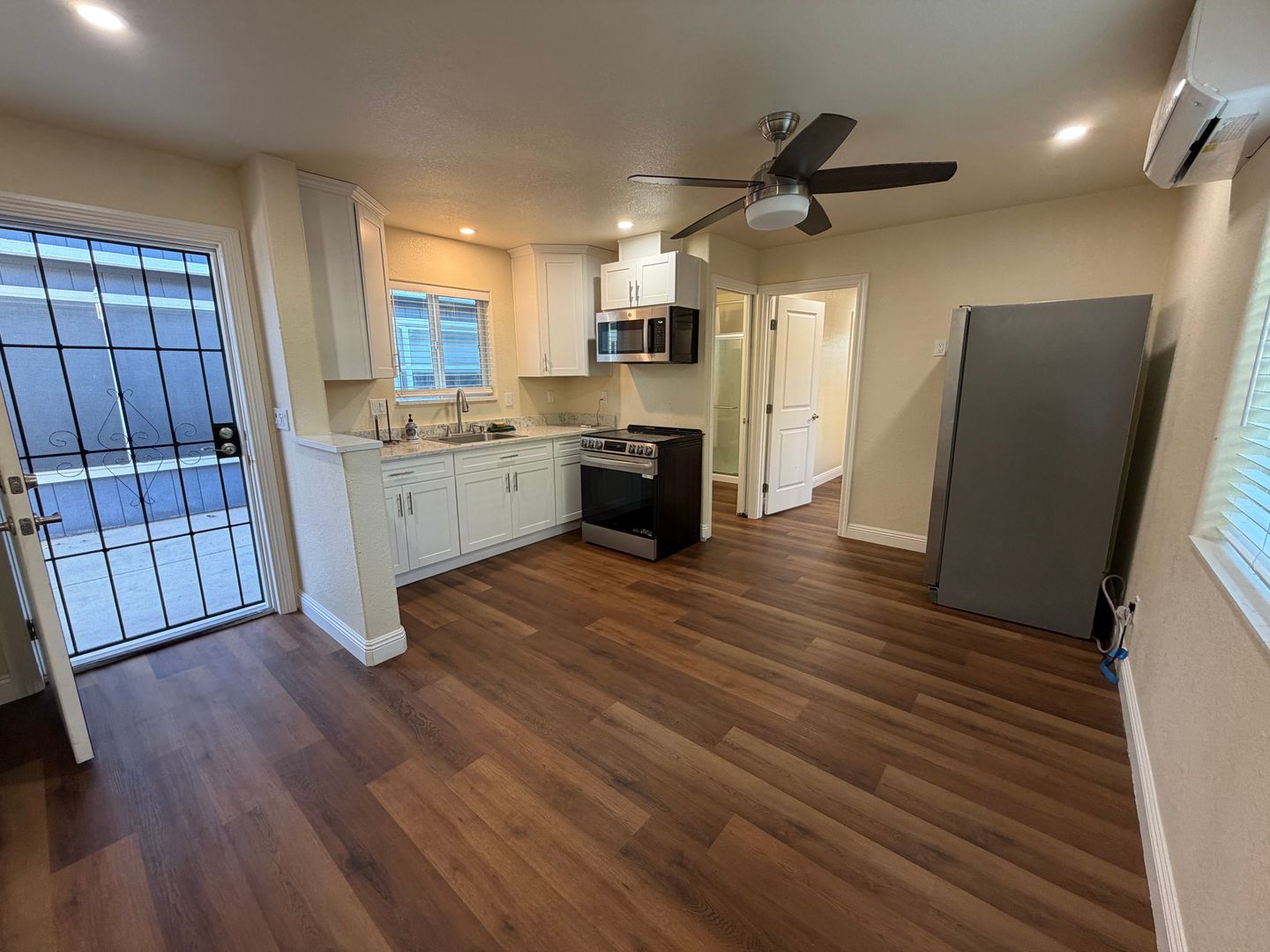 8231 Hardester Dr - Sacramento - California - 2 bed, 2 bath rental property